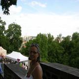 Donatella, sullo sfondo Praga.
